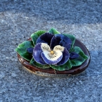 16-grabgestaltung-frankreich-grabbepflanzung-porzellanblumen